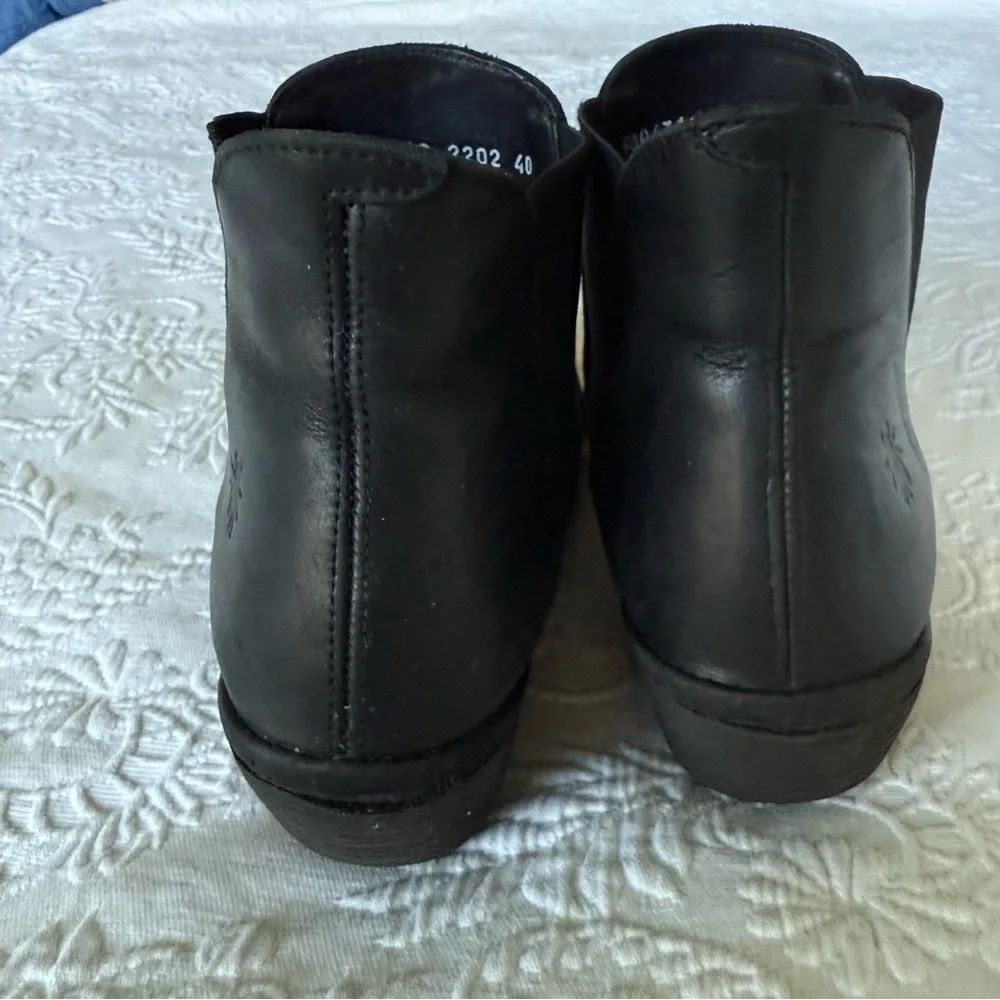 Fly London chic black